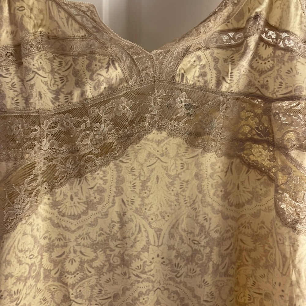 La Perla pale yellow & beige print silk and beige lace nightie